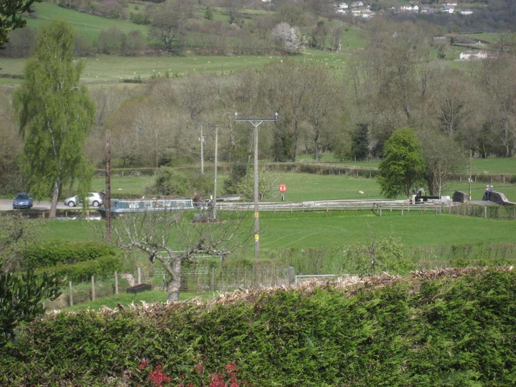 Cae Y Rhedyn Annexe Hotel Crickhowell Exterior photo
